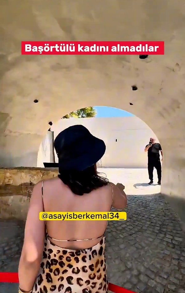 Yazın gelmesi ve tatil sezonunun başlamasıyla birlikte ünlü tatil bölgelerinde yaşananlar sık sık sosyal medyada gündem oluyor. Görseli