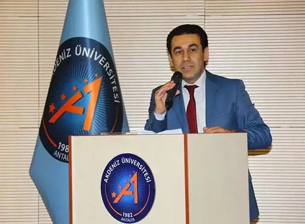 Bir şikayet sonrası eski dekanın akademik kariyeri hakkında söylediği yalanlar tek tek ortaya çıktı. Görseli