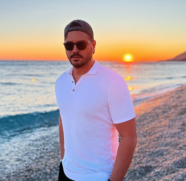 Yıllarca ekranların en yakışıklı jönlerinden biri olarak hafızalara kazınan Tolgahan Sayışman, son dönemde oyunculuğundan çok özel hayatıyla gündemde.