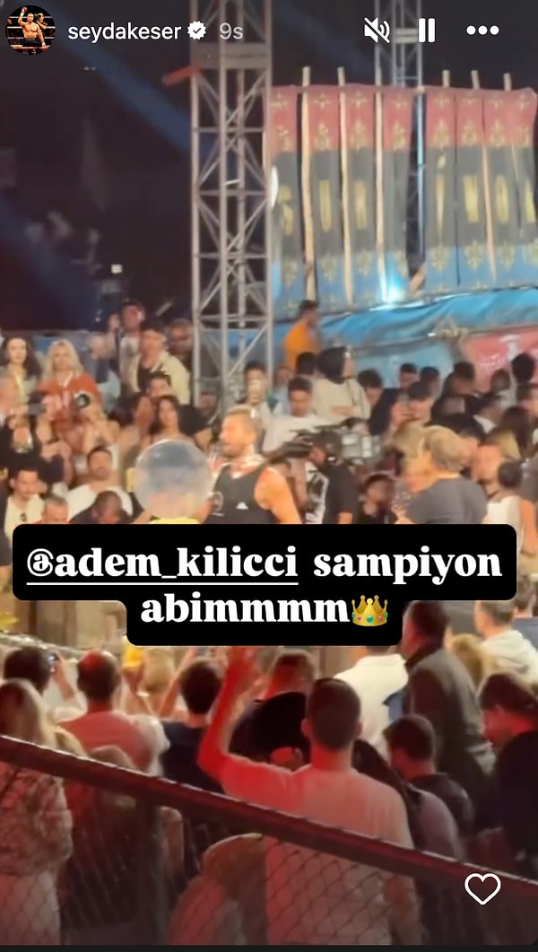 Seyda Keser, final gecesinde dostunu yalnız bırakmadı ve tribündeki yerini aldı. Tribünden yaptığı paylaşım: