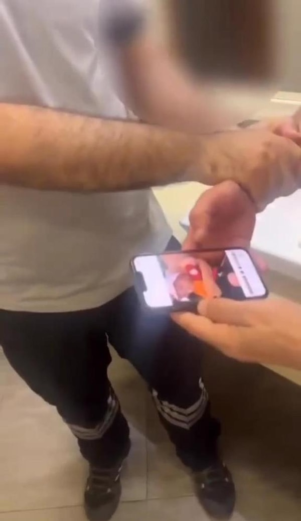 Olay, Kartal'daki bir alışveriş merkezinin kadınlar tuvaletinde geçtiğimiz gün meydana geldi.
