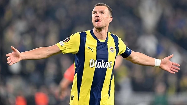 İmza atacağı yer merakla bekleniyordu. Görseli