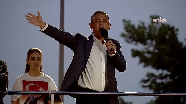 CHP, İBB Başkanı Ekrem İmamoğlu ve belediye yöneticilerine yönelik başlatılan operasyonların ardından her hafta İstanbul'un bir ilçesi ve bir şehirde 'Millet İradesine Sahip Çıkıyor' sloganıyla mitingler düzenlemeye devam ediyor.