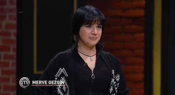 Tabağı inceleyen Şef Somer Sivrioğlu, yarışmacıya "Sen bu tabağının tarifini kimseyle paylaştın mı?" sorusunu yöneltince olanlar oldu! Görseli