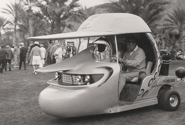 11. George Barris Tasarımı Cushman golf arabası