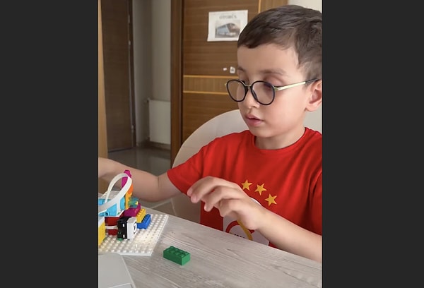Bu gün binlerce öğrenci üniversite maratonu için sınava girdi. Her biri hayatlarını sürdürecekleri mesleğin ilk adımı olan üniversite için ter döktü.