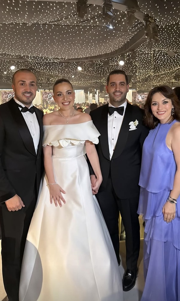 Sinan Engin’in güzeller güzeli kızı Elif Engin, hayatının aşkı Ahmet Emin Ahlatcı ile dillere destan bir düğünle evlendi. Görseli