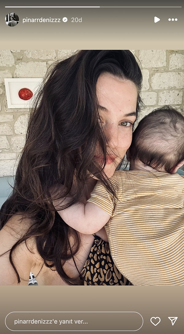 Bu kez ise Pınar Deniz minik oğluyla baş başa bir fotoğrafını paylaştı.