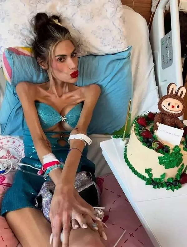 Anoreksiya nervoza hastalığına yakalanan Nihal Candan 29 kiloya düşmesinden bir süre sonra fenalaşarak hastaneye kaldırılmıştı. Görseli