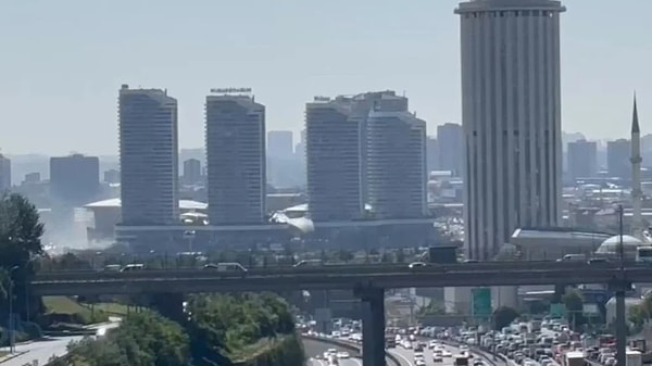 Mall Of İstanbul AVM'de yangın çıktı. Görseli