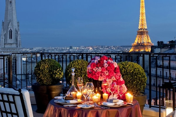 Paris’te romantik bir otelde