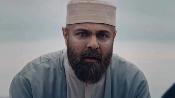 3. Onu en son Kızıl Goncalar dizisinde Sadi Hüdayi karakteriyle izlemiştik. Çok da sevmiştik.