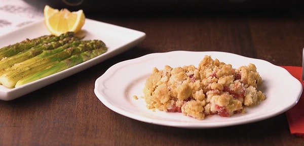 Airfryer'da Çilekli Crumble ve Limonlu Kuşkonmaz Nasıl Yapılır?