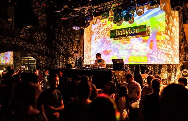 Alternatif ve Pop Müzik Dinlemek İsteyenler İçin İstanbul'da Canlı Müzik Mekanları