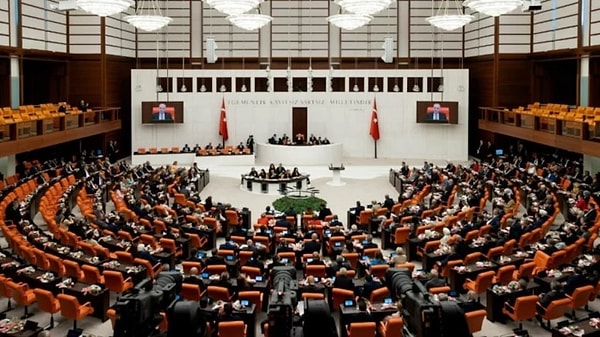 TBMM Genel Kurulu'nda, İklim Kanunu Teklifi'nin 11 maddeden oluşan birinci bölümü kabul edildi. Görseli