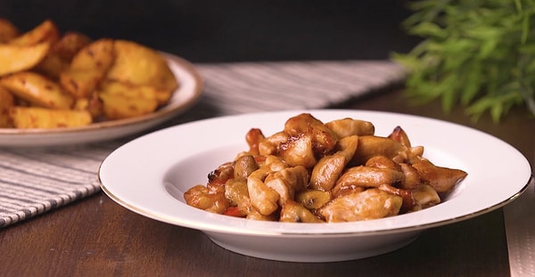 Airfryer'da Barbekü Soslu Tavuk ve Soslu Patates Nasıl Yapılır?