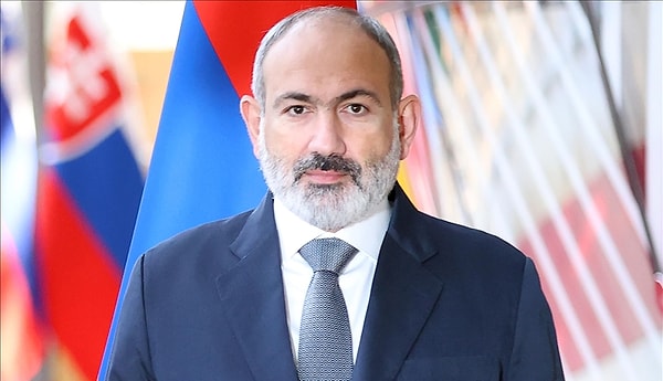 Ermeni Apostolik Kilisesi Sözcüsü Zareh Aşuryan, Paşinyan'ın sünnetli olduğunu ve bu yüzden de 'gerçek Hristiyan olmadığını' iddia etmişti.