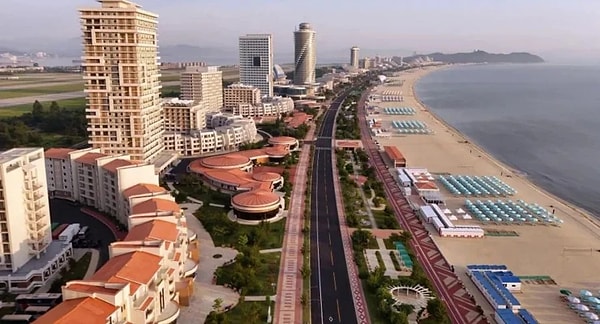 Kuzey Kore, lideri Kim Jongun öncülüğünde, dış dünyadan büyük ölçüde izole olmuş bir merkezi yönetim sistemine sahip bir ülke.
