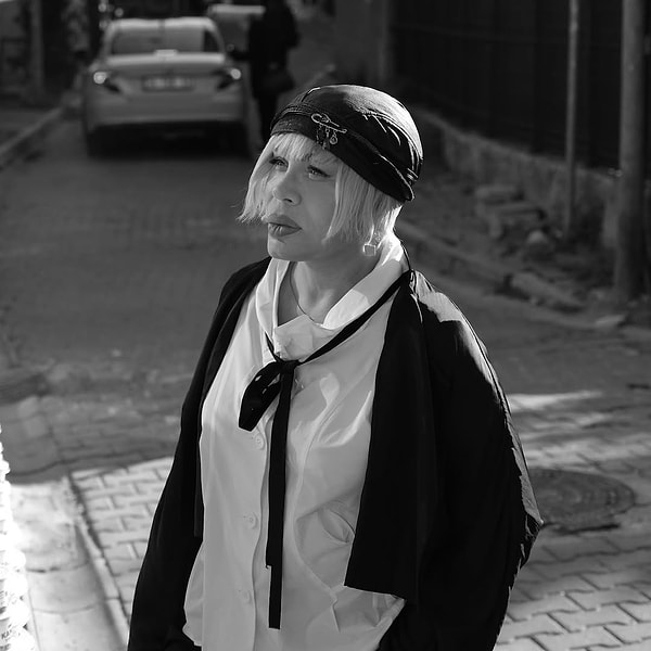 Gülben Ergen'e Hediye Ettiği "Nanik" ve Bir Gecede Milyonların Favorisi Olan "Ey Aşk"