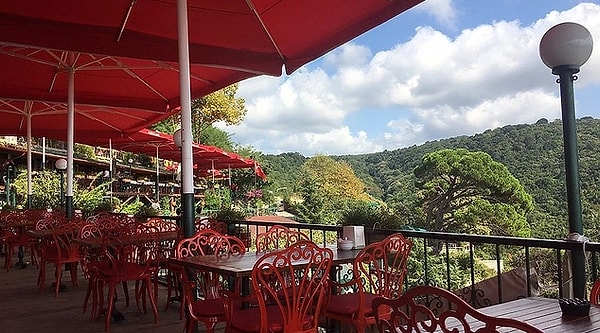 10. Yoros Cafe & Restaurant