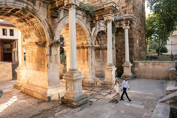 How to Get to Hadrian's Gate: Easy Access in Antalya
