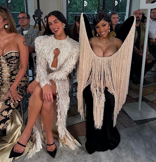 Dünyaca ünlü şarkıcı Cardi B, ne yapsa olay oluyor desek abartmış olmayız.