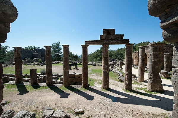 Architectural and Archaeological Aspects of Lyrbe