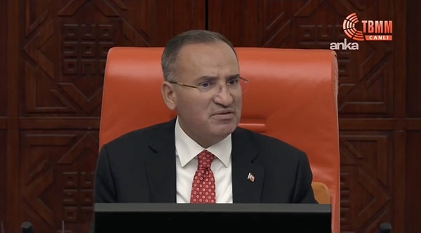 "Çok büyük saygısızlık bu. Burası kahvehane değil."