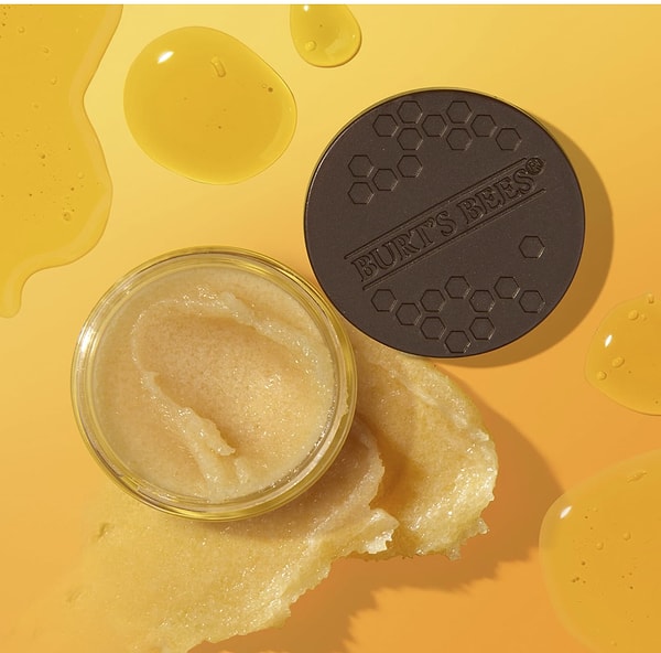 12. Burt's Bees Doğal Ballı Dudak Peelingi