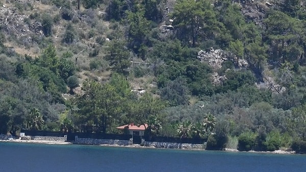 Şahan Gökbakar'ın 2018 yılında Marmaris'te aldığı evle başı bir süredir dertteydi.