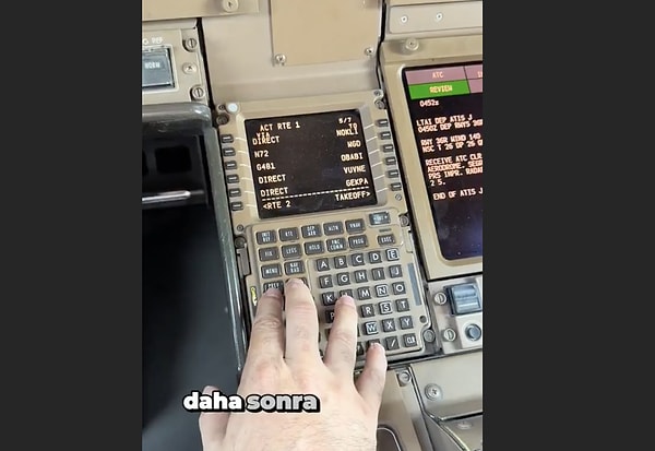 Pilotlar havada yollarını bulmak için gelişmiş navigasyon sistemleri ve havacılık haritaları kullanırlar.
