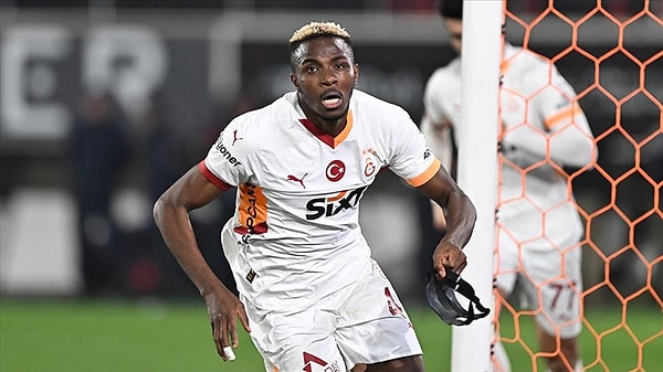 Nijeryalı süper golcü Victor Osimhen, geçtiğimiz yıl kiralık olarak forma giydiği Galatasaray’da şampiyonluğun baş mimarlarından biri olmuştu.