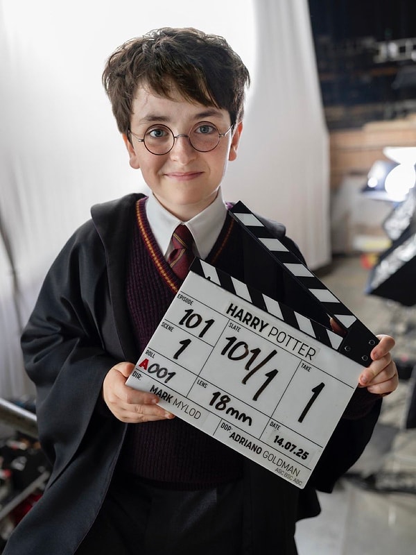Harry Potter'ın yeni başrolü Dominic McLaughlin'den ilk Harry pozu da geldi.