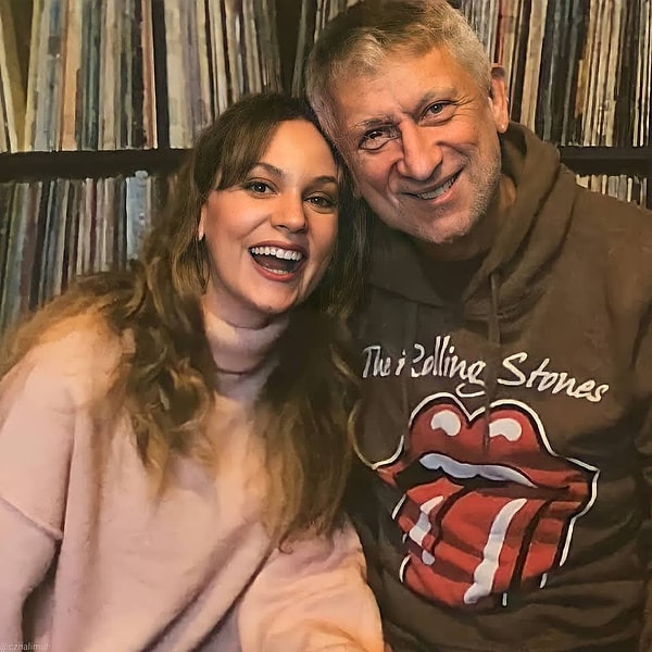 20 yaşından beri anne olma hayali kurduğunu söyleyen Farah Zeynep Abdullah babasının "sperm bankası" tavsiyesiyle gündeme yerleşti.
