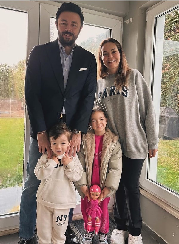 Uzun süredir gündemde olan aşk, 6 yılın sonunda sona erdi! Bengü, 2018 yılında hayatını birleştirdiği iş insanı Selim Selimoğlu ile geçtiğimiz Ekim ayında anlaşmalı olarak yollarını ayırdı.