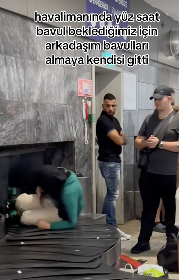 Bagaj bantına giren yolcu herkesi şoka soktu.