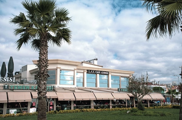 9. Lax Cafe Lounge