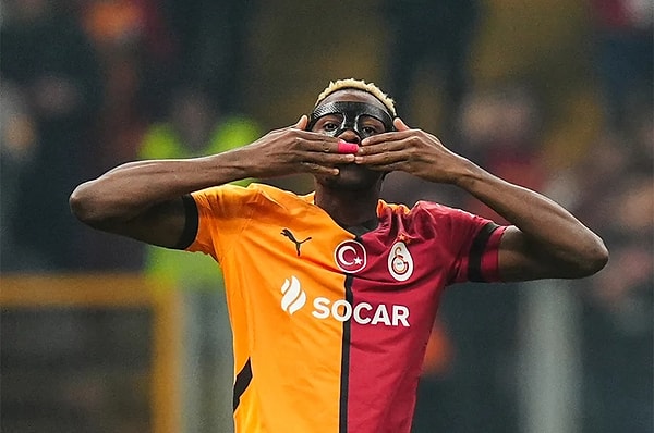 Kiralık olarak geldiği Napoli'den yıllardır sarı kırmızılı formayı giyiyormuş gibi perfromans gösteren Osimhen'i almak için Galatasaray seferber oldu.