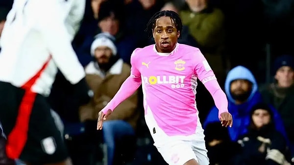 Beşiktaş, oyuncu cephesinden gelen yeni erteleme talebinin ardından transfer görüşmelerinden çekildi.