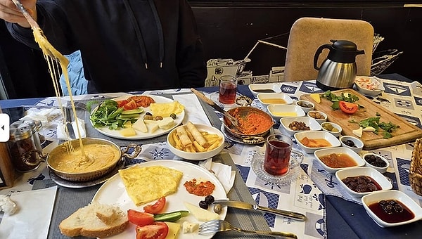 1. Hamzaoğlu Akçaabat Köfte & Balık & Kahvaltı Salonu