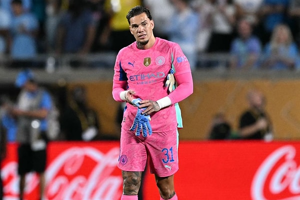 Yağız Sabuncuoğlu anlaşmaya dair önemli bir bilgi paylaştı. İddiaya göre Galatasaray , Ederson ile anlaştı.