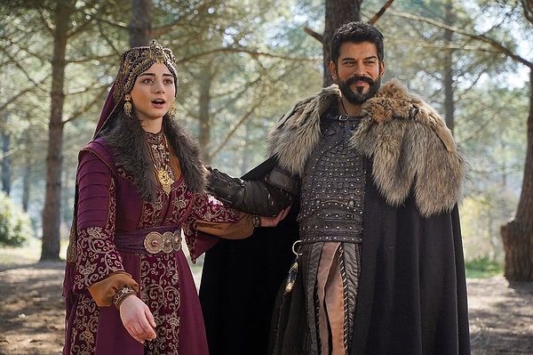 Burak Özçivit, tam 6 senedir başrolünde yer aldığı Kuruluş Osman'ın kadrosundan ani bir kararla ayrıldı.
