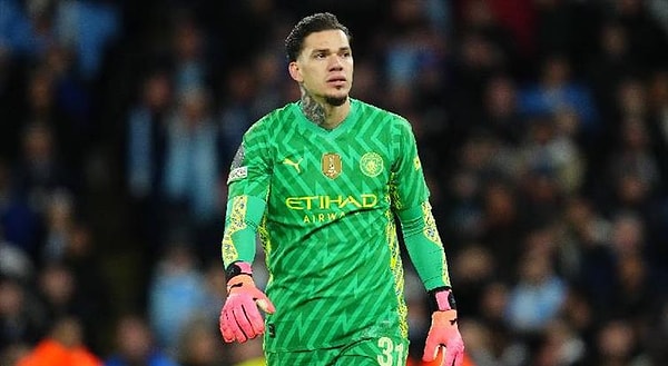 Galatasaray kaleci sorununu dünyaca ünlü isim Ederson'la çözmek istiyor.