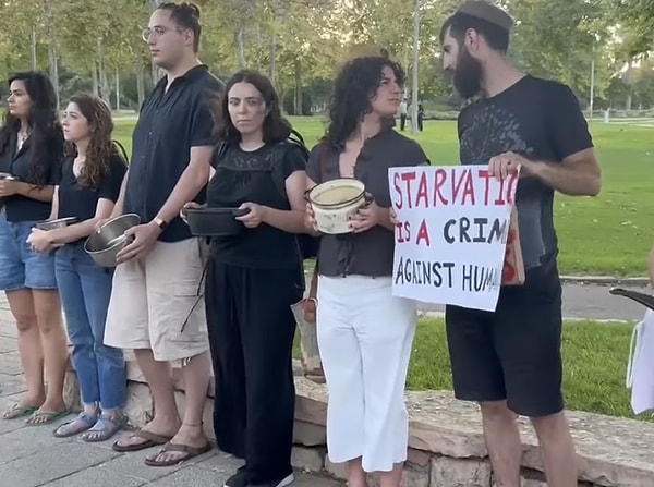İsrail'de yaşayan bir grup Yahudi de açlığa ve bu insanlık krizine sessiz kalmadı ve protesto yürüyüşü yaptı.