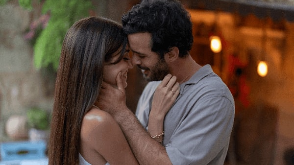 Aşkı Hatırla ve Rüzgara Bırak'ın ardından kimyaları aşırı beğenilen Hande Erçel ve Barış Arduç, ATV'nin Gözyaşı Kraliçesi'yle geri dönüyor.