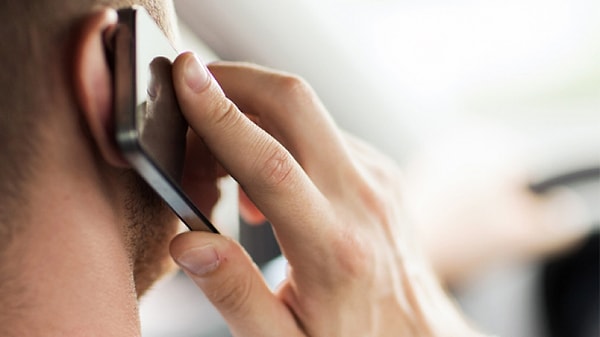 İngiltere'de milyonlarca kişi telefonla arama yapamadığını veya çağrı alamadığını belirtti.