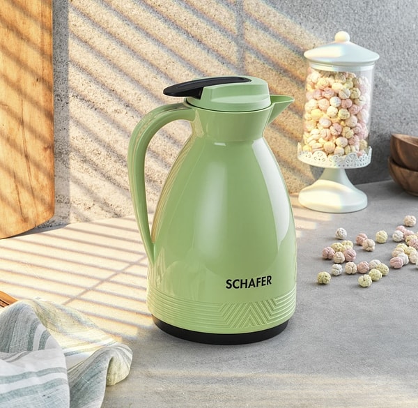 Hepsiburada’da bugün indirime giren Schafer Kitchenhouse Cam Termos Yeşil 1 L, zarif tasarımı ve fonksiyonelliğiyle çeyizlerin vazgeçilmez parçalarından biri olmaya aday.