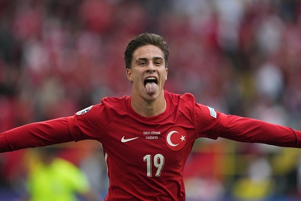 Juventus'un genç futbolcusu Kenan için talipler giderek artıyor.