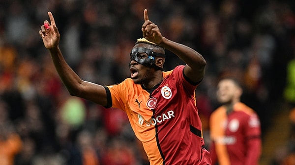 "Oynamayı arzuladığın bir takım var mı?" sorusunu ise Osimhen duygusal bir cevap verdi.