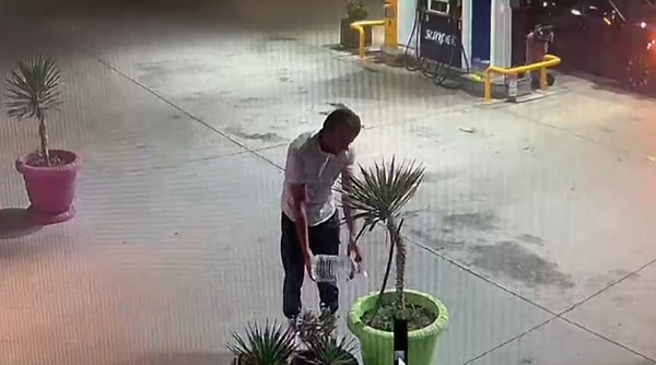 Bursa’daki yangını çıkardığı iddiasıyla gözaltına alınan kişinin benzin istasyonundan bidonla benzin aldığı görüntüler ortaya çıktı.